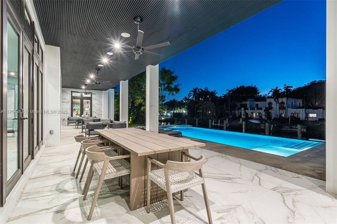 Недавно продано: $13,799,000 (7 спален, 8 ванн, 7459 Квадратных фут)