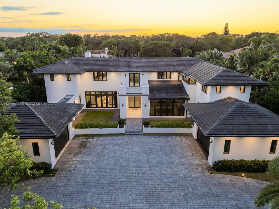 Недавно продано: $13,799,000 (7 спален, 8 ванн, 7459 Квадратных фут)