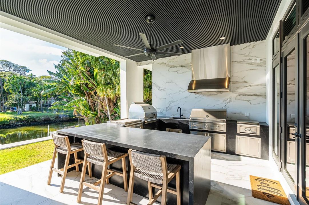 Недавно продано: $13,799,000 (7 спален, 8 ванн, 7459 Квадратных фут)