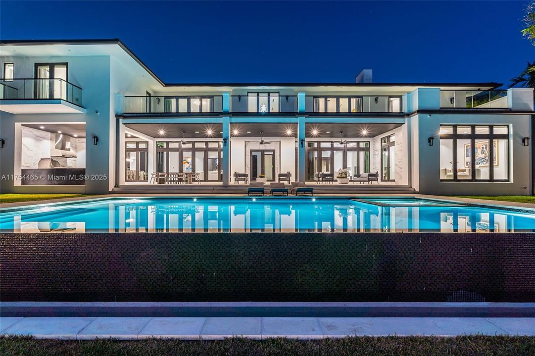 Недавно продано: $13,799,000 (7 спален, 8 ванн, 7459 Квадратных фут)