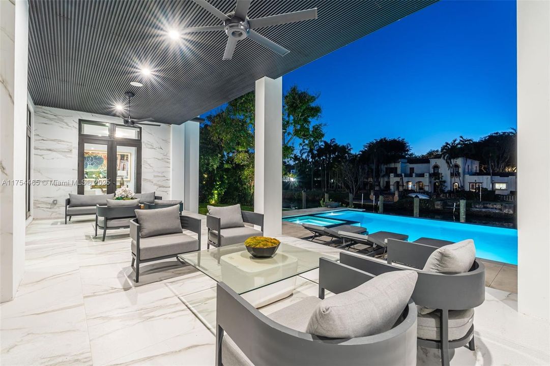 Недавно продано: $13,799,000 (7 спален, 8 ванн, 7459 Квадратных фут)