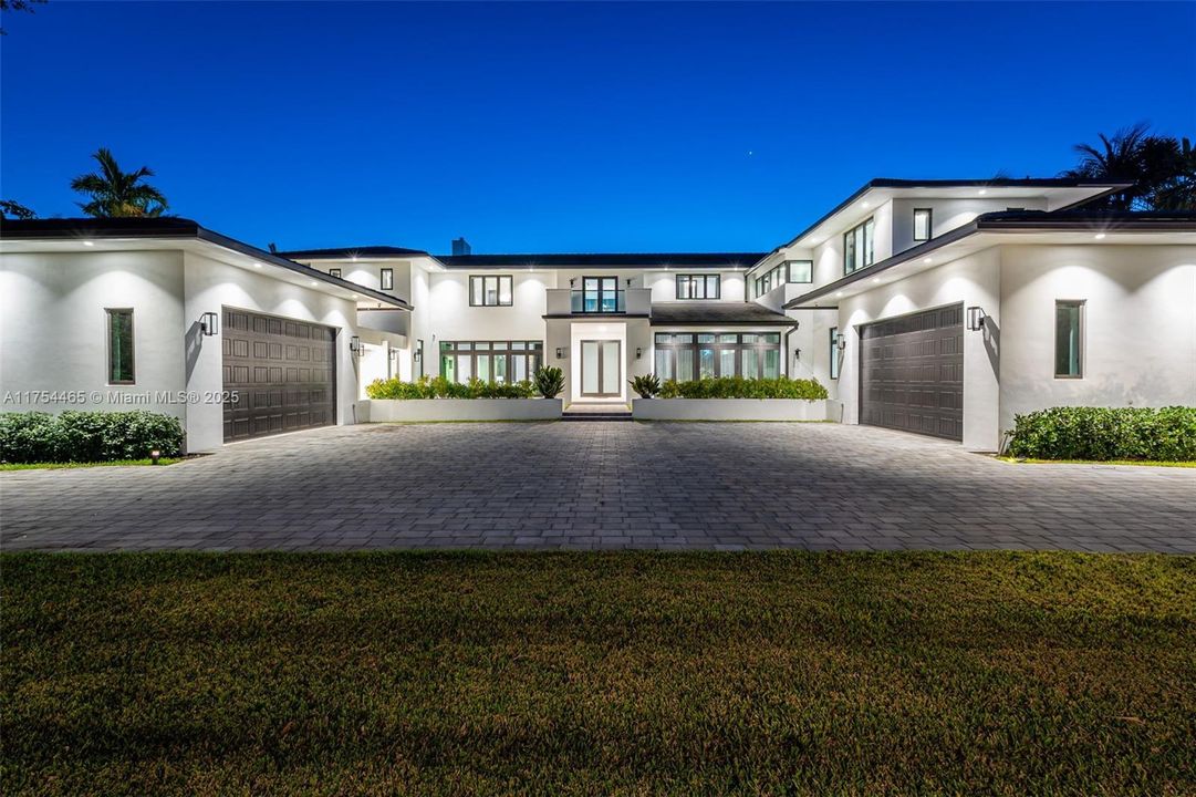 Недавно продано: $13,799,000 (7 спален, 8 ванн, 7459 Квадратных фут)