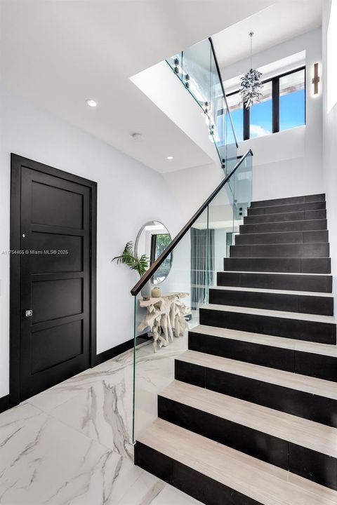 Недавно продано: $13,799,000 (7 спален, 8 ванн, 7459 Квадратных фут)