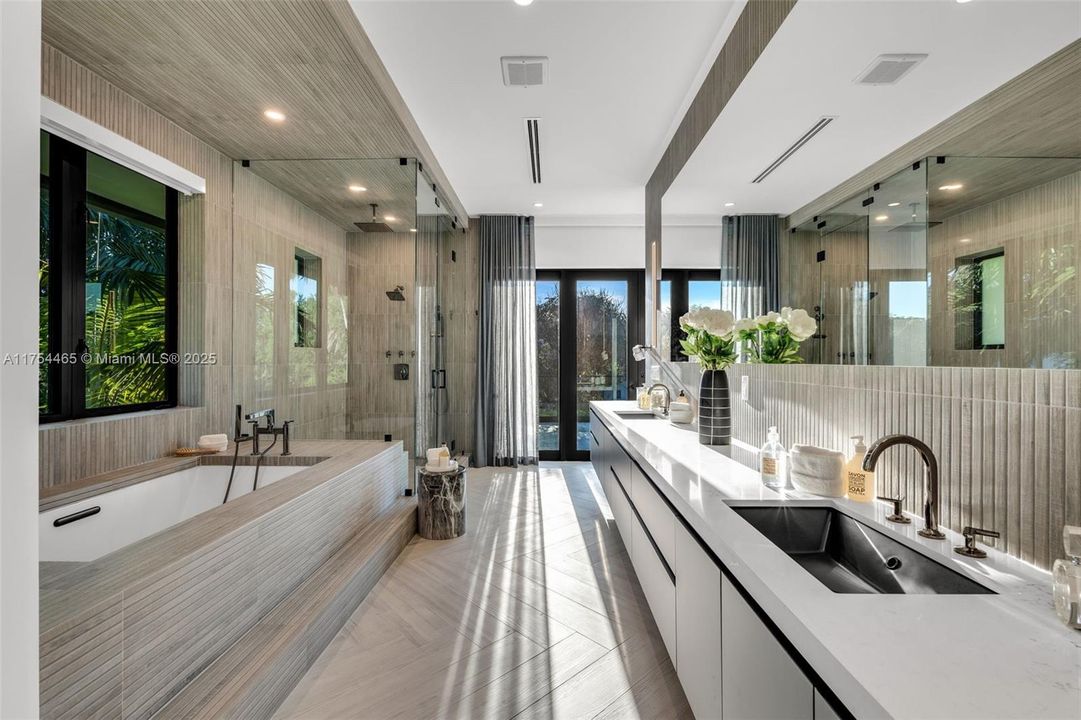 Недавно продано: $13,799,000 (7 спален, 8 ванн, 7459 Квадратных фут)