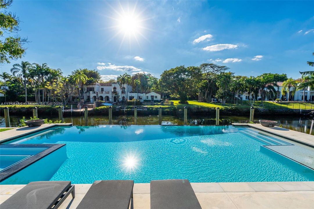 Недавно продано: $13,799,000 (7 спален, 8 ванн, 7459 Квадратных фут)