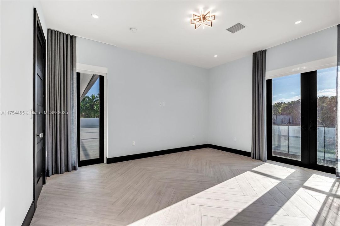 Недавно продано: $13,799,000 (7 спален, 8 ванн, 7459 Квадратных фут)