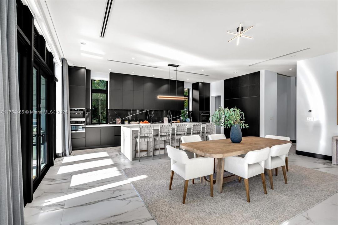 Недавно продано: $13,799,000 (7 спален, 8 ванн, 7459 Квадратных фут)