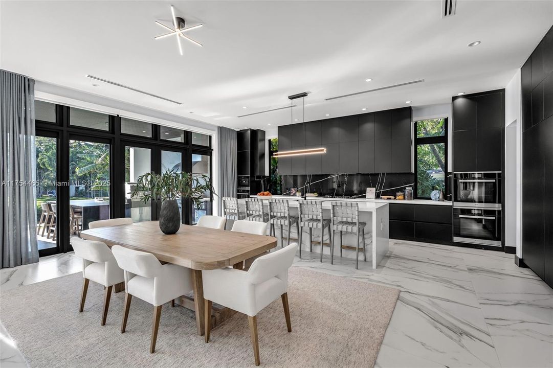 Недавно продано: $13,799,000 (7 спален, 8 ванн, 7459 Квадратных фут)