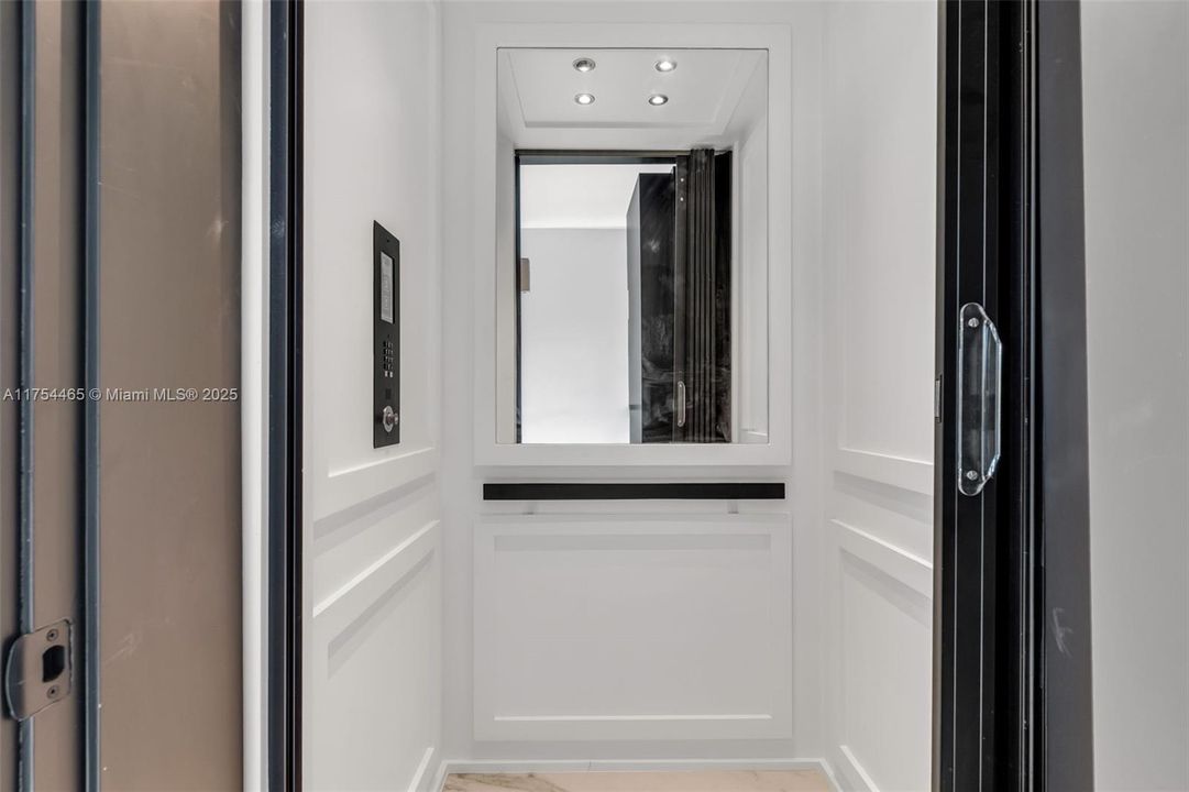 Недавно продано: $13,799,000 (7 спален, 8 ванн, 7459 Квадратных фут)