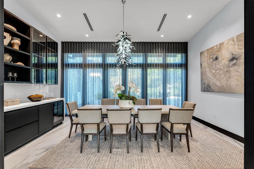 Недавно продано: $13,799,000 (7 спален, 8 ванн, 7459 Квадратных фут)