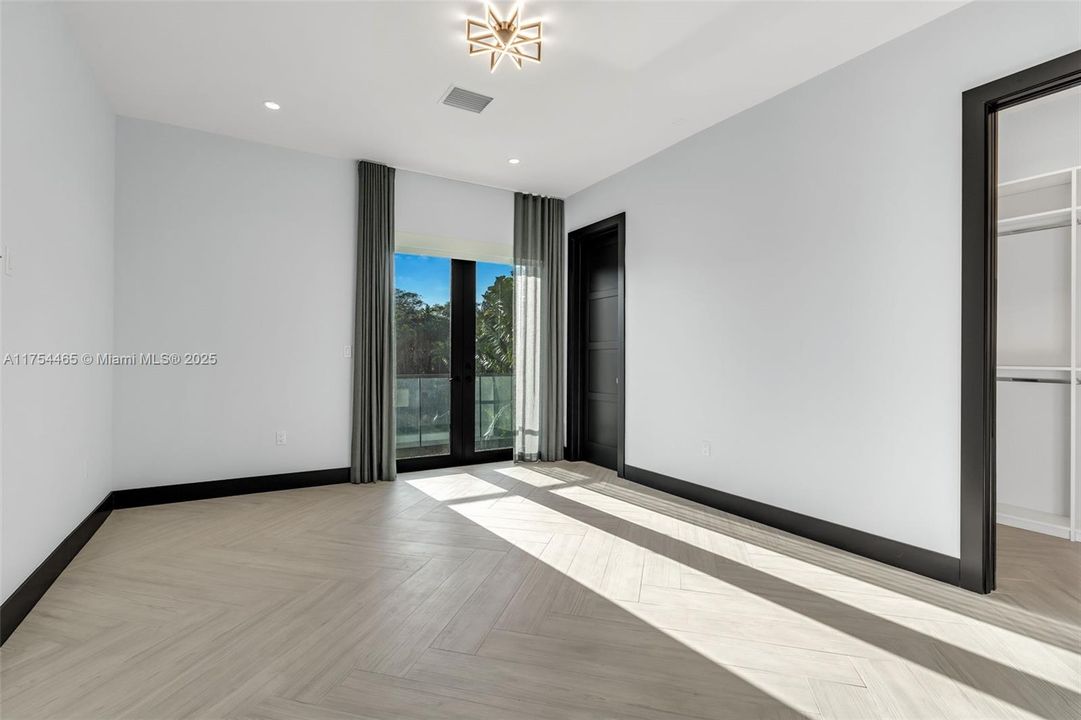 Недавно продано: $13,799,000 (7 спален, 8 ванн, 7459 Квадратных фут)