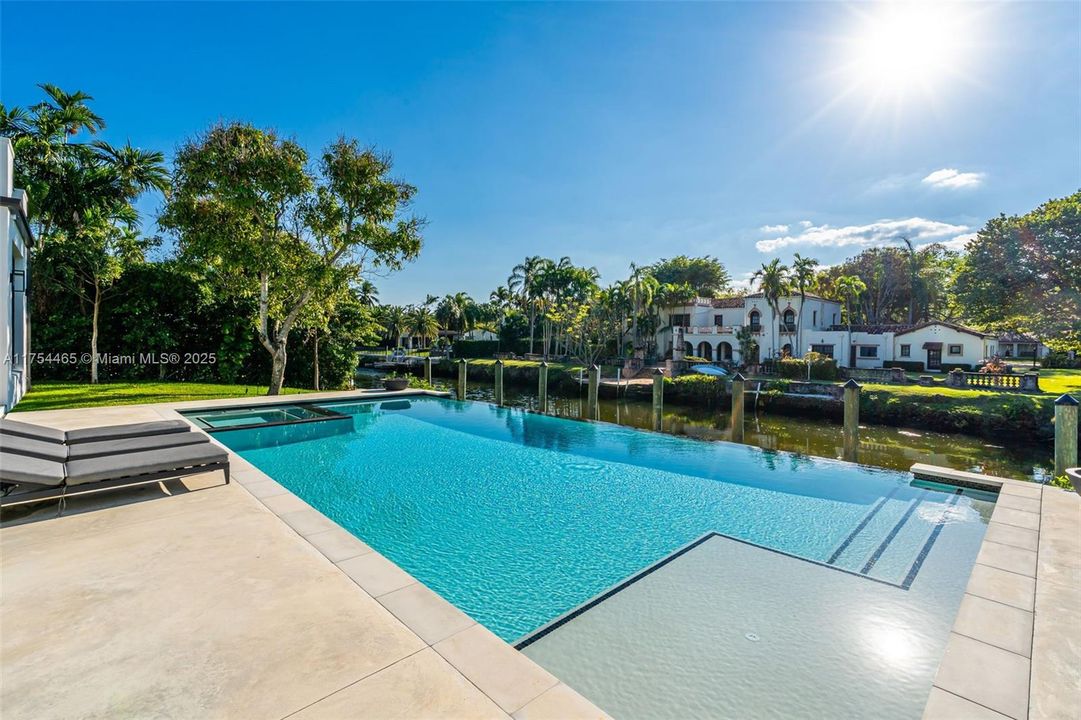 Недавно продано: $13,799,000 (7 спален, 8 ванн, 7459 Квадратных фут)