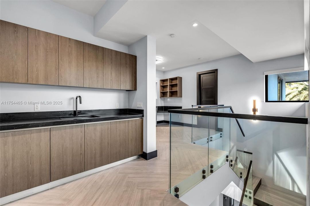 Недавно продано: $13,799,000 (7 спален, 8 ванн, 7459 Квадратных фут)