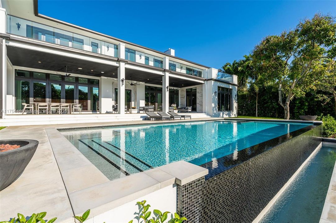 Недавно продано: $13,799,000 (7 спален, 8 ванн, 7459 Квадратных фут)