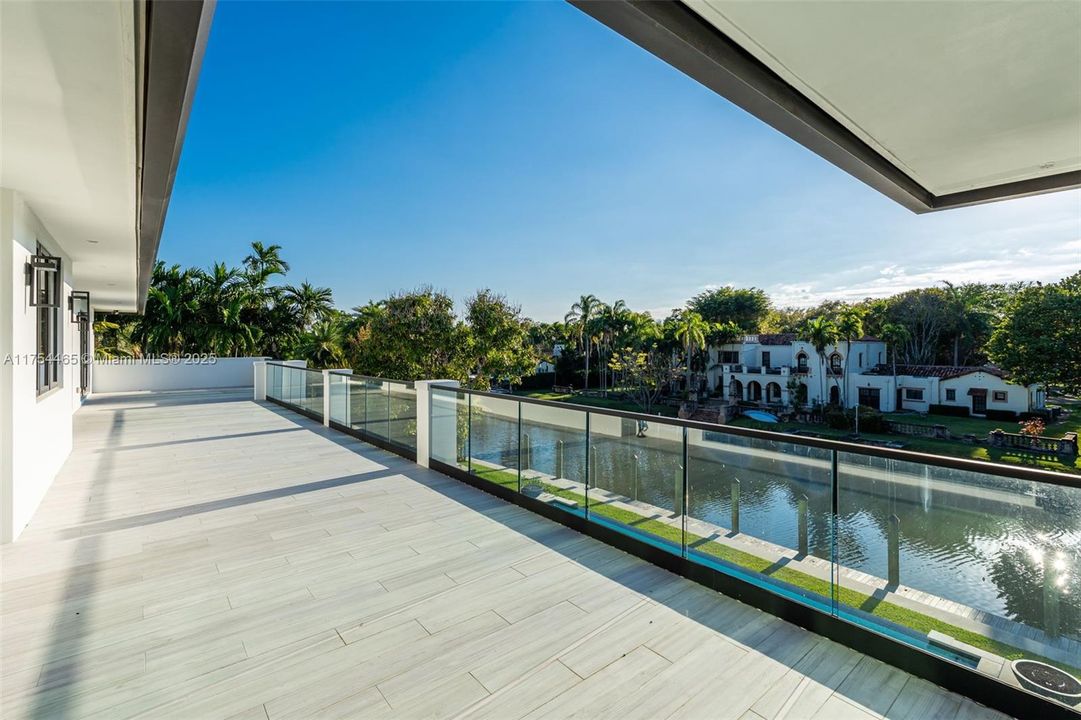 Недавно продано: $13,799,000 (7 спален, 8 ванн, 7459 Квадратных фут)