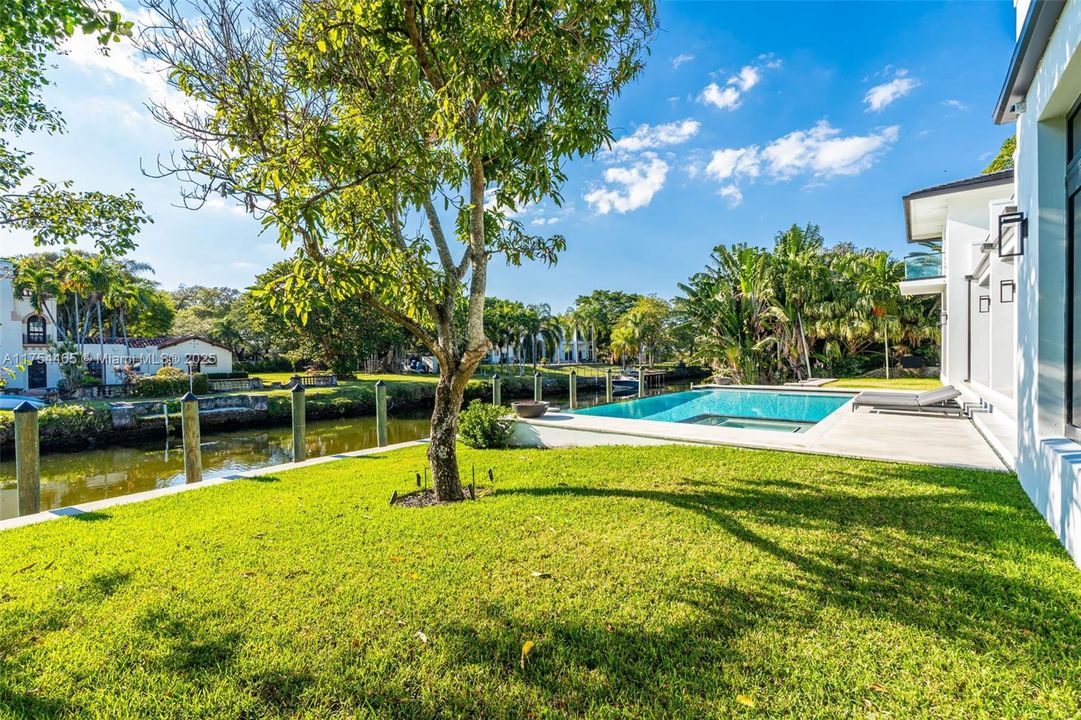 Недавно продано: $13,799,000 (7 спален, 8 ванн, 7459 Квадратных фут)