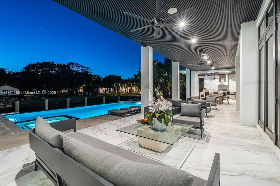 Недавно продано: $13,799,000 (7 спален, 8 ванн, 7459 Квадратных фут)