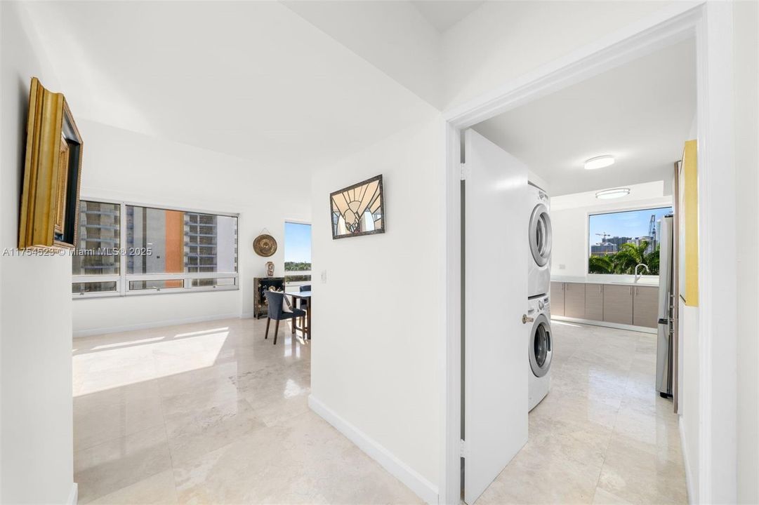 Recently Sold: $970,000 (2 beds, 2 baths, 1697 Square Feet)