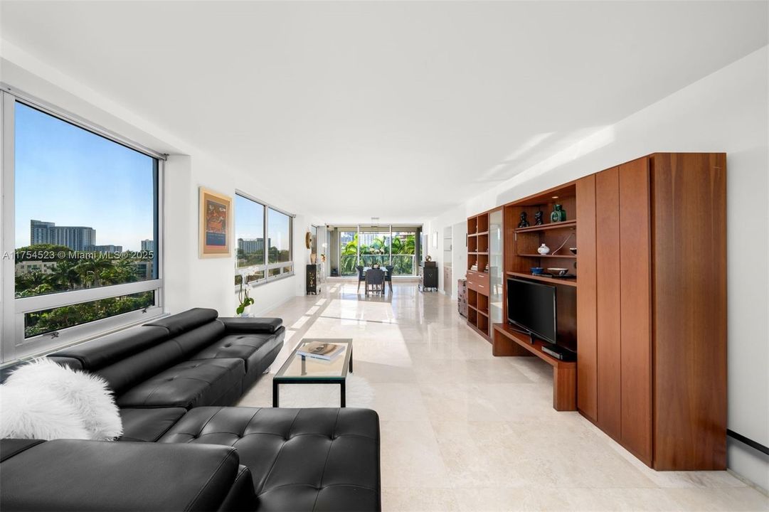 Recently Sold: $970,000 (2 beds, 2 baths, 1697 Square Feet)