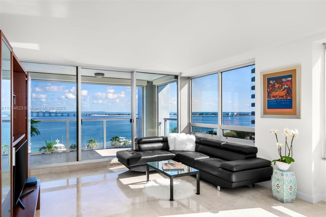 Recently Sold: $970,000 (2 beds, 2 baths, 1697 Square Feet)