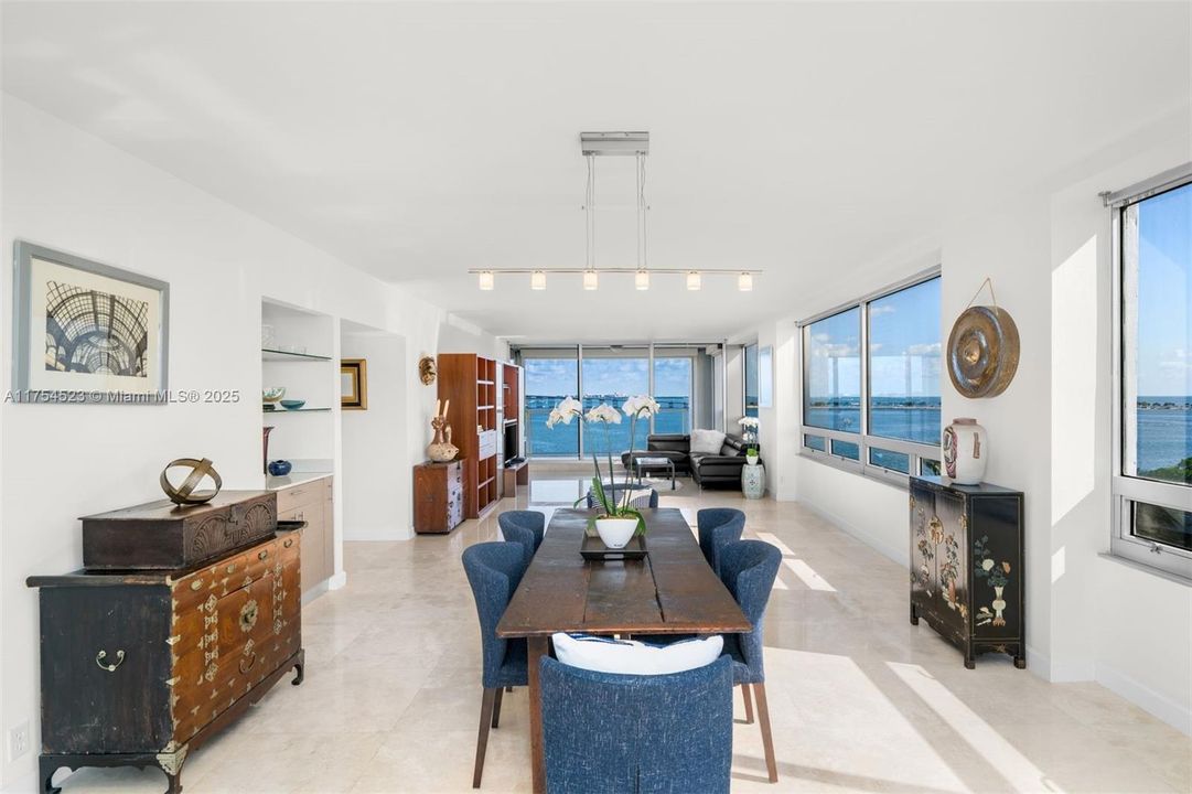 Recently Sold: $970,000 (2 beds, 2 baths, 1697 Square Feet)