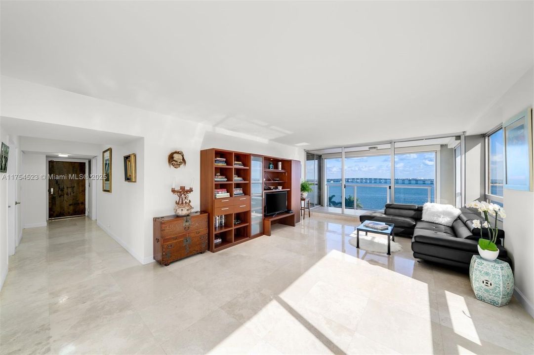 Recently Sold: $970,000 (2 beds, 2 baths, 1697 Square Feet)