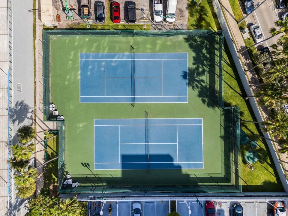 Recently Sold: $970,000 (2 beds, 2 baths, 1697 Square Feet)