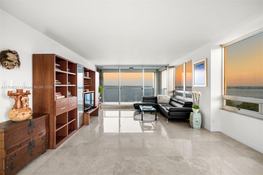 Recently Sold: $970,000 (2 beds, 2 baths, 1697 Square Feet)