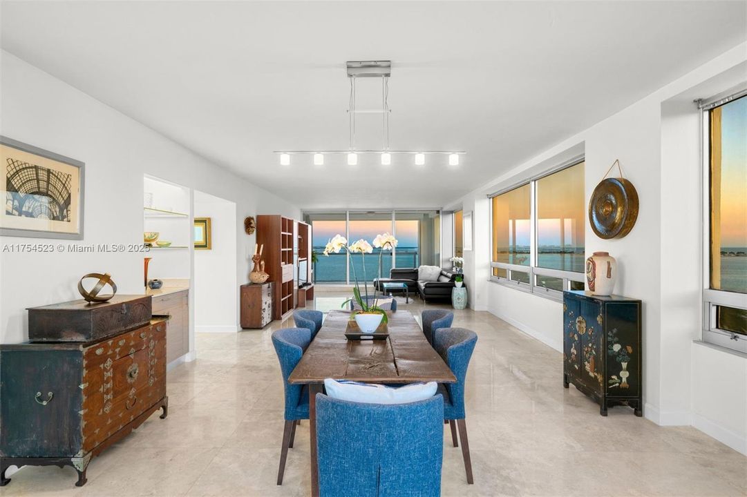Recently Sold: $970,000 (2 beds, 2 baths, 1697 Square Feet)