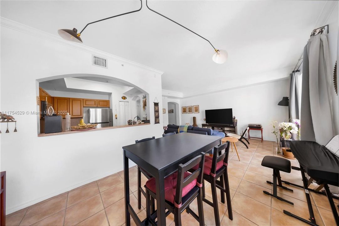 Vendido Recientemente: $455,000 (3 camas, 2 baños, 1364 Pies cuadrados)