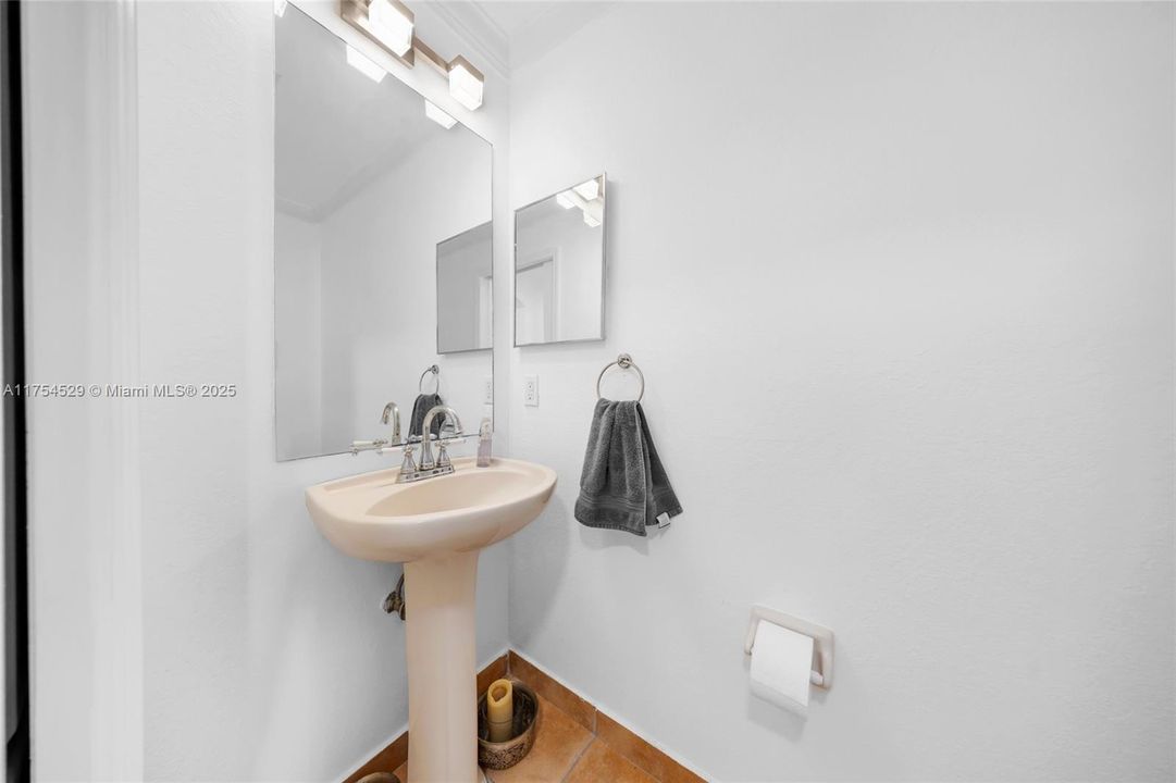 Vendido Recientemente: $455,000 (3 camas, 2 baños, 1364 Pies cuadrados)