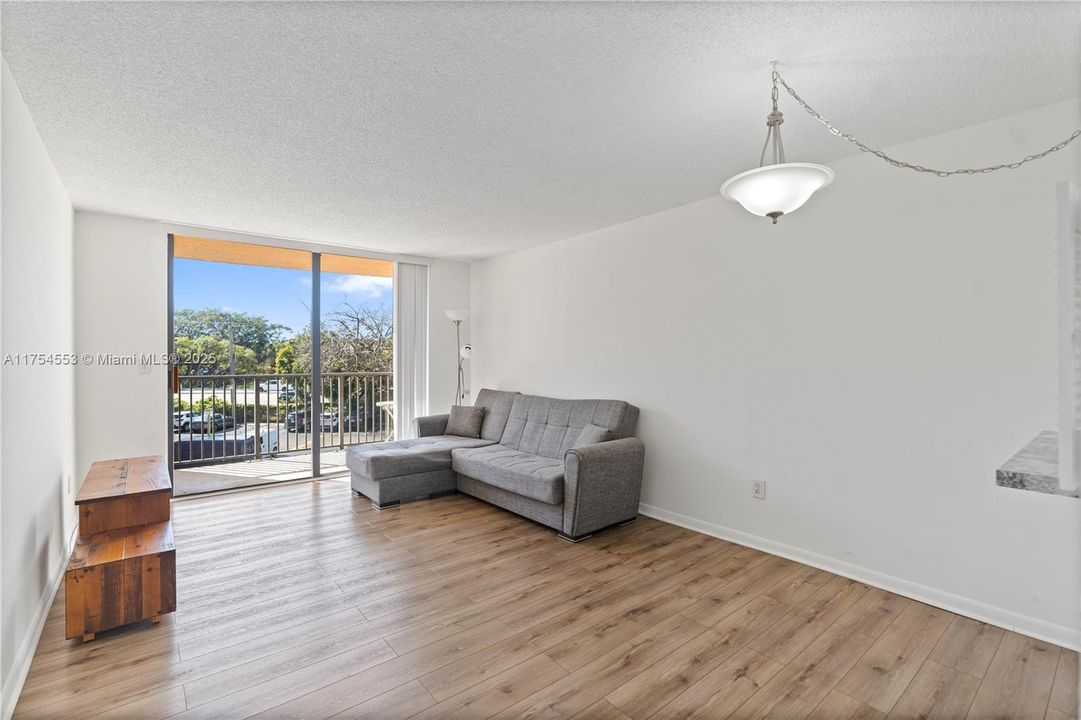 Recently Rented: $22,800 (1 beds, 1 baths, 614 Square Feet)