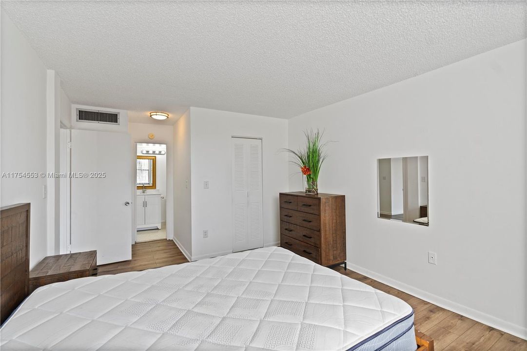 Recently Rented: $22,800 (1 beds, 1 baths, 614 Square Feet)