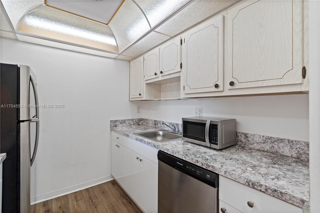 Recently Rented: $22,800 (1 beds, 1 baths, 614 Square Feet)