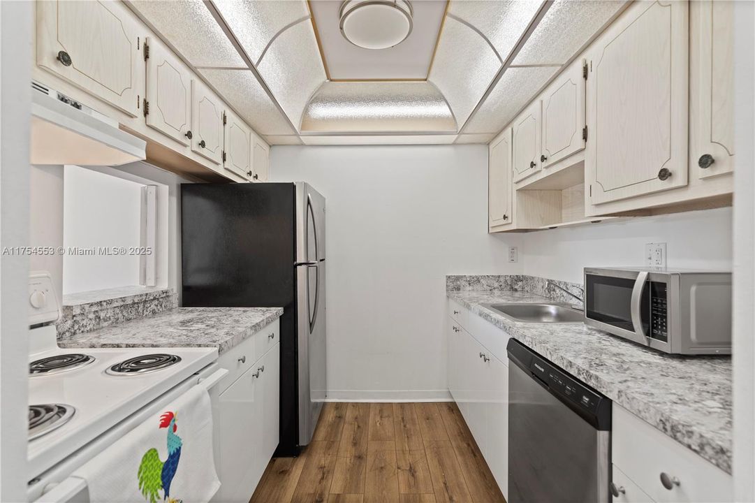 Recently Rented: $22,800 (1 beds, 1 baths, 614 Square Feet)