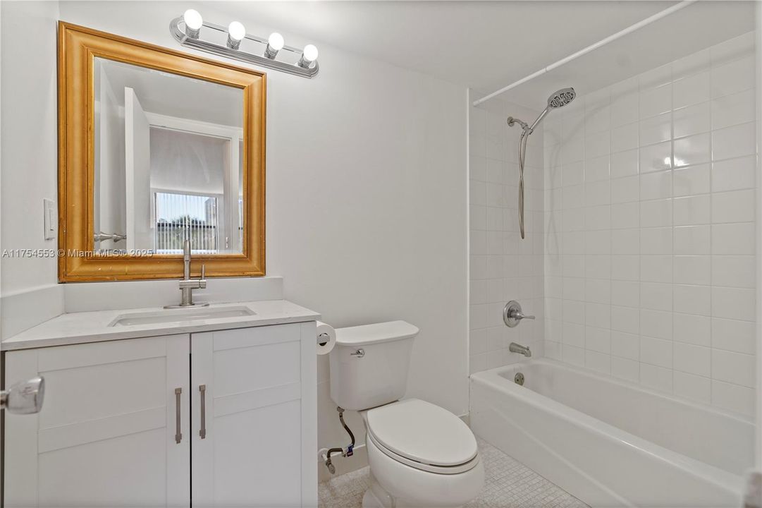 Recently Rented: $22,800 (1 beds, 1 baths, 614 Square Feet)
