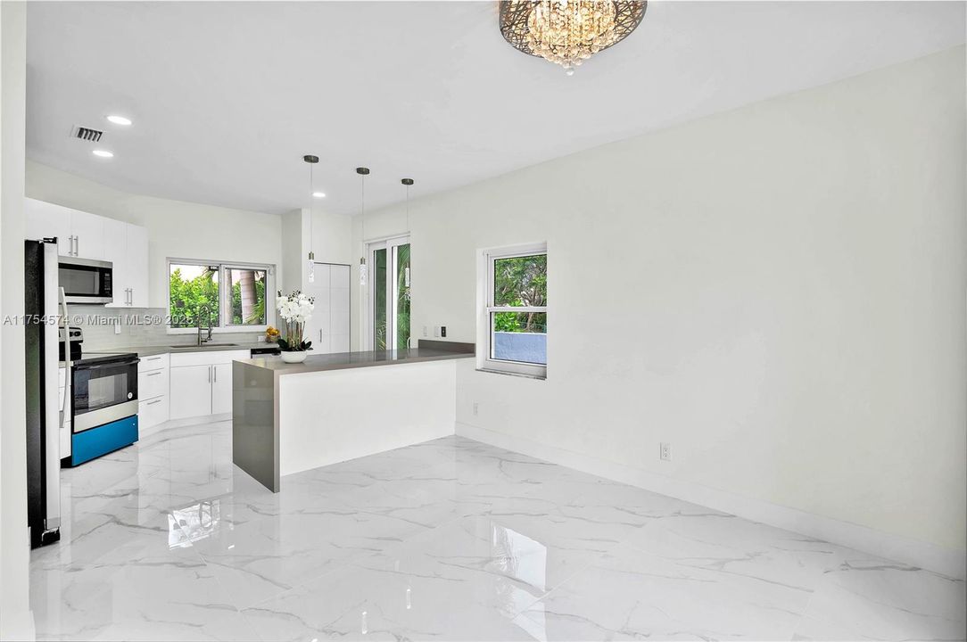 Recently Sold: $645,000 (3 beds, 2 baths, 1848 Square Feet)