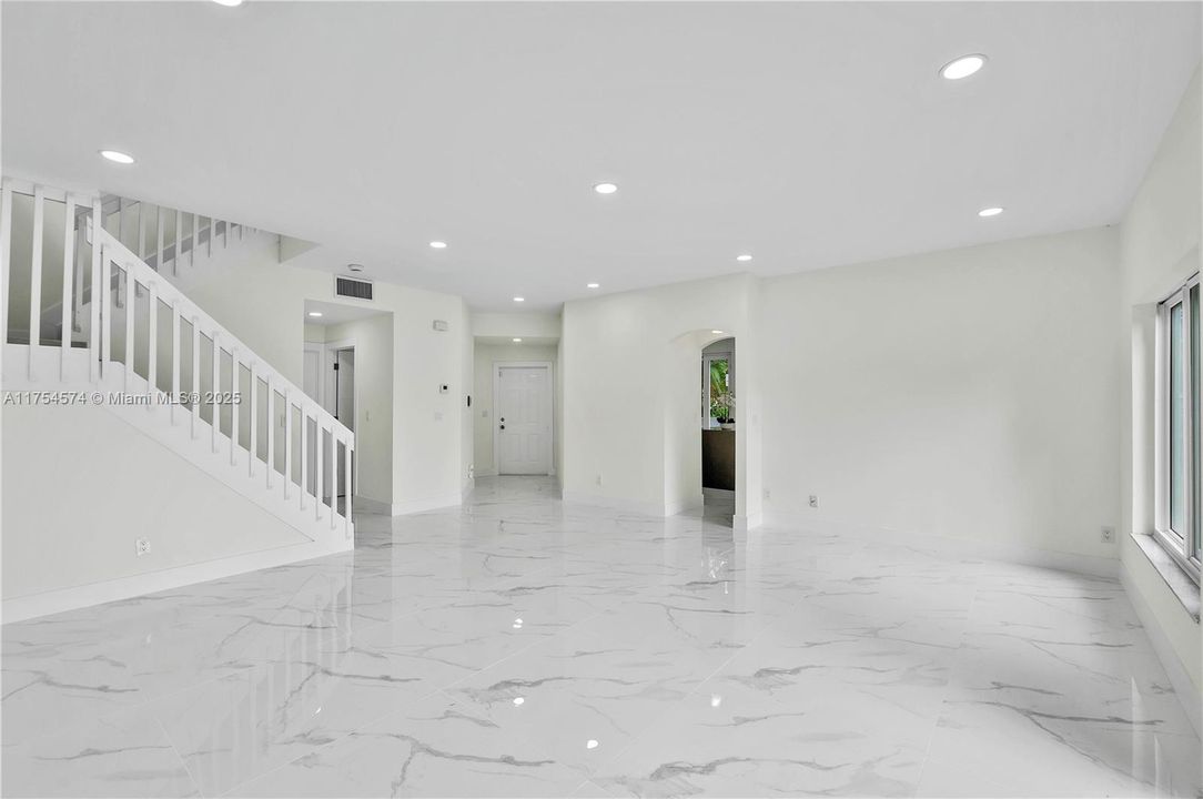 Recently Sold: $645,000 (3 beds, 2 baths, 1848 Square Feet)