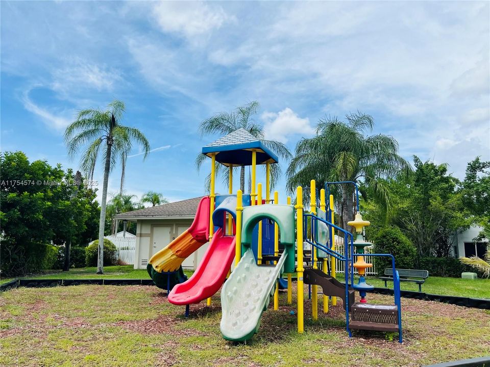 Recently Sold: $645,000 (3 beds, 2 baths, 1848 Square Feet)