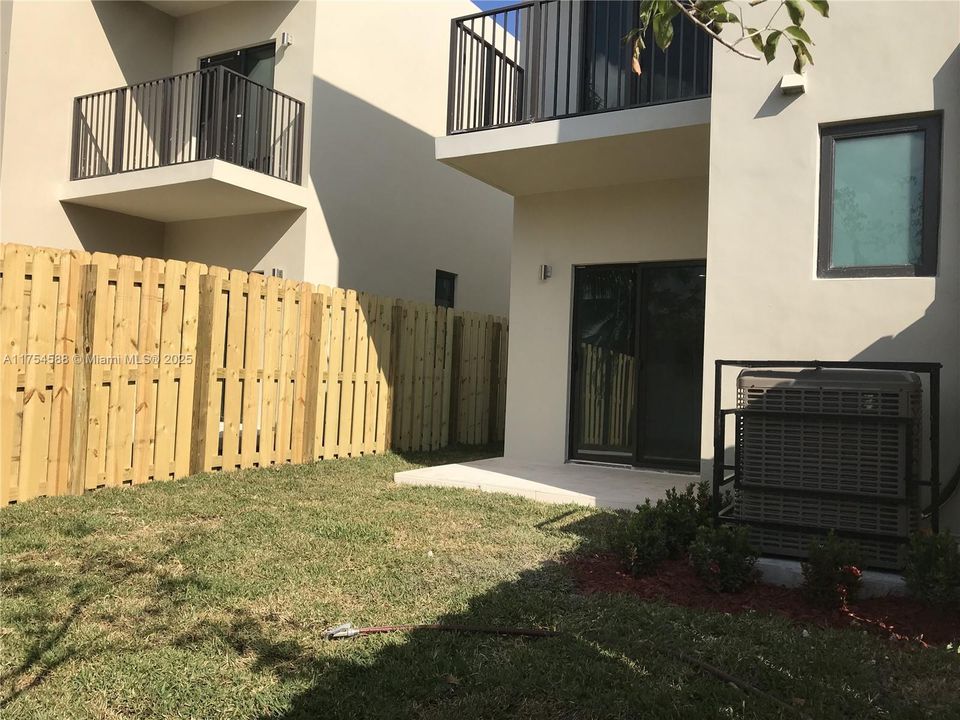 Vendido Recientemente: $850,000 (0 camas, 0 baños, 1504 Pies cuadrados)