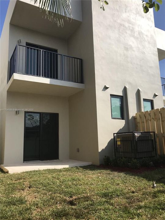 Vendido Recientemente: $850,000 (0 camas, 0 baños, 1504 Pies cuadrados)