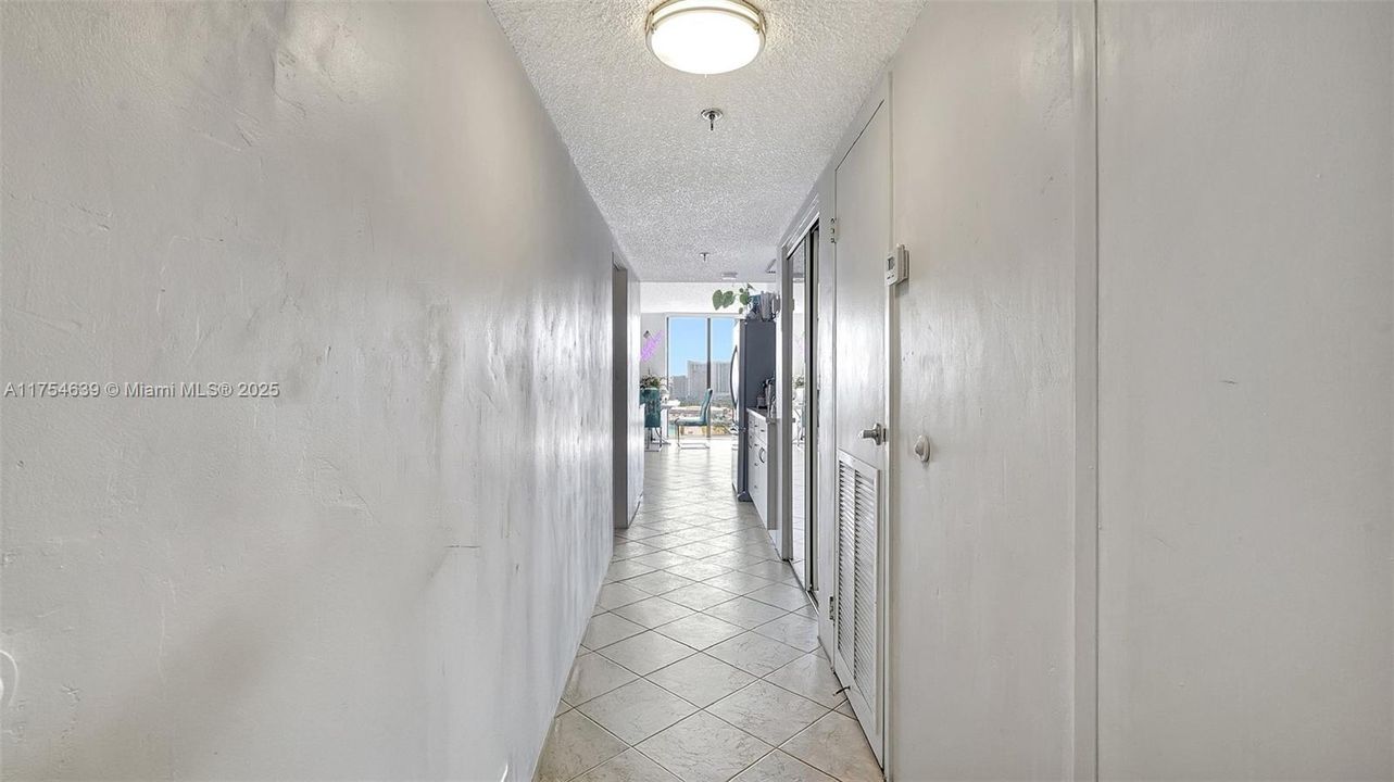 Recently Sold: $360,000 (1 beds, 1 baths, 840 Square Feet)