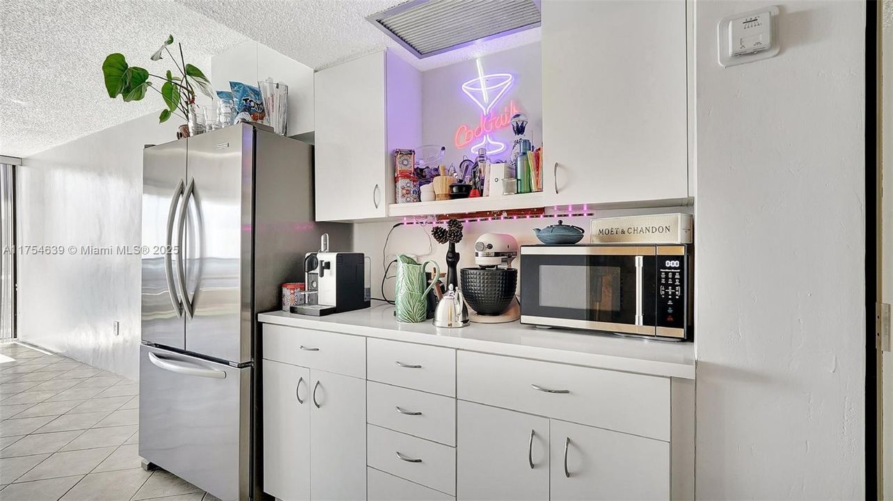 Recently Sold: $360,000 (1 beds, 1 baths, 840 Square Feet)