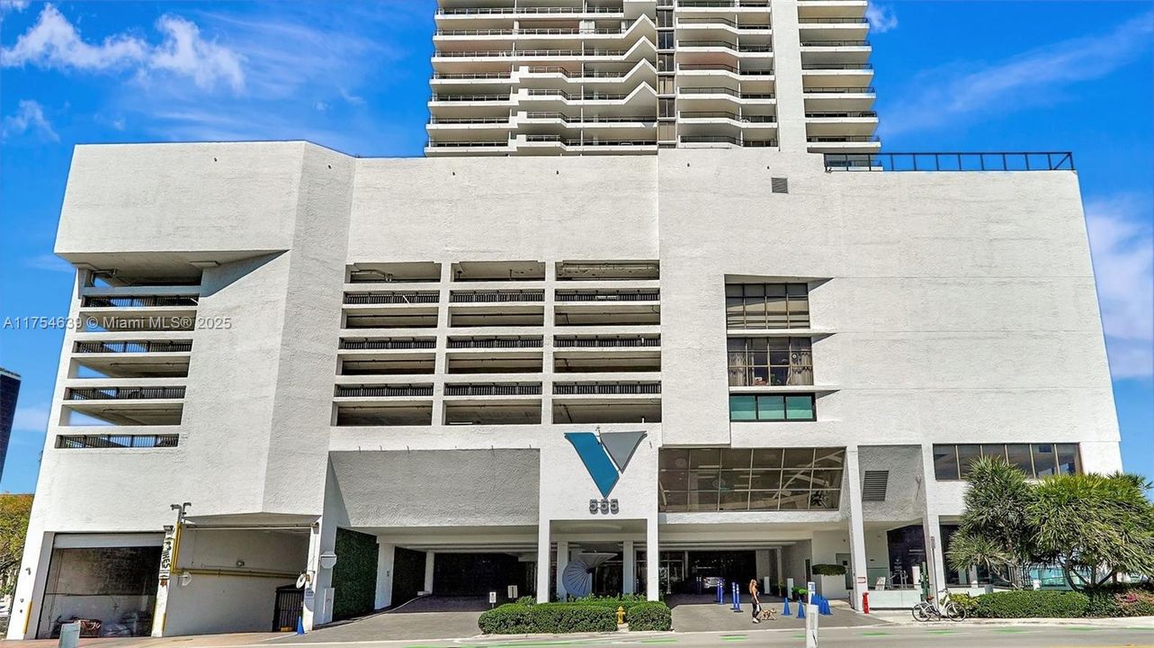 Recently Sold: $360,000 (1 beds, 1 baths, 840 Square Feet)