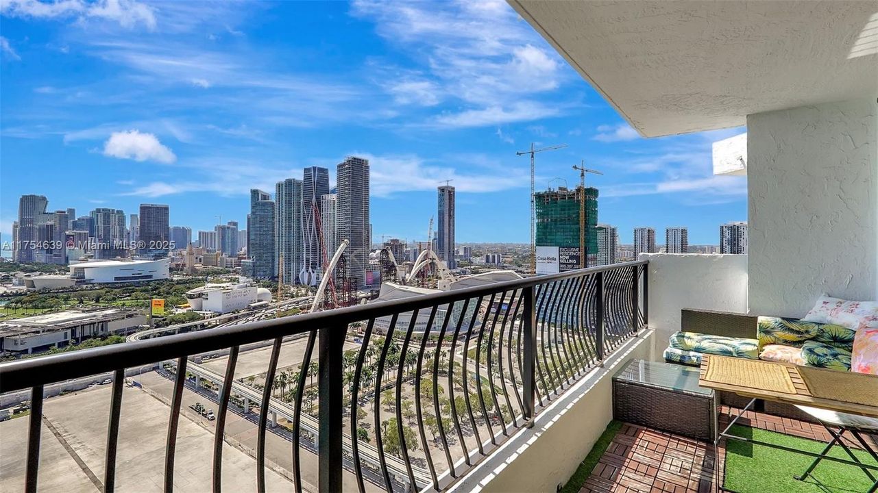 Recently Sold: $360,000 (1 beds, 1 baths, 840 Square Feet)