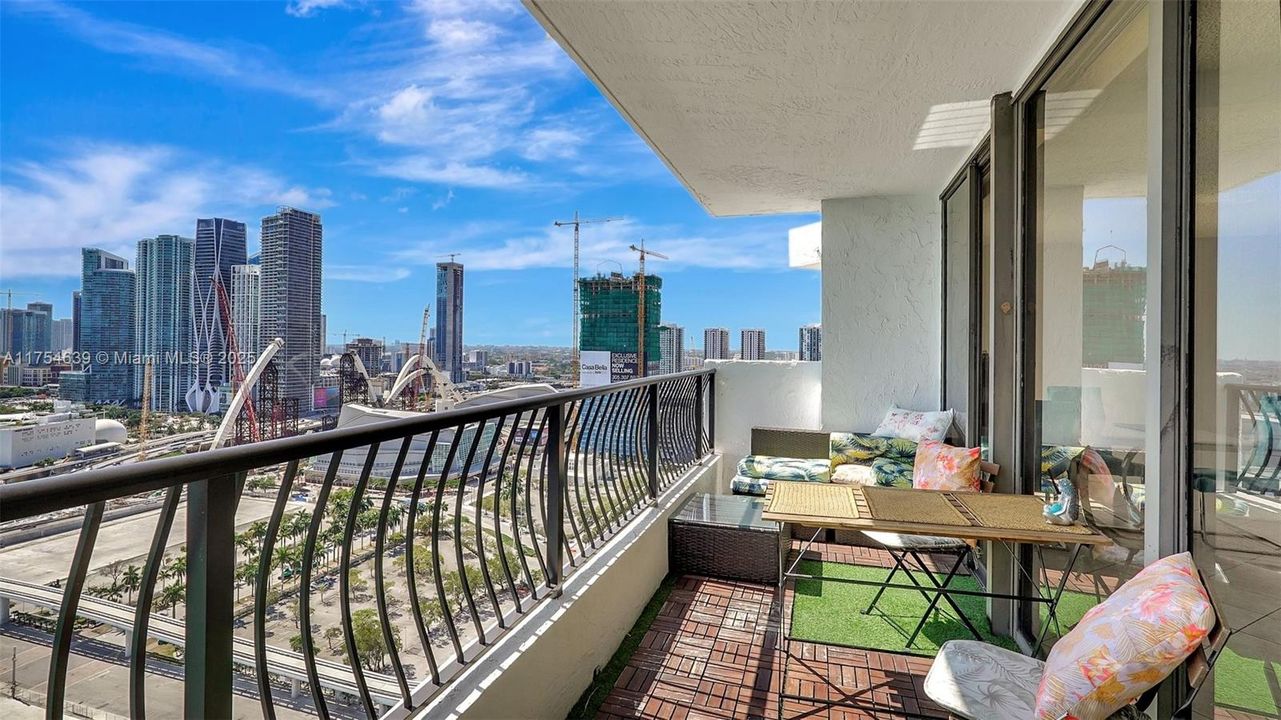 Recently Sold: $360,000 (1 beds, 1 baths, 840 Square Feet)