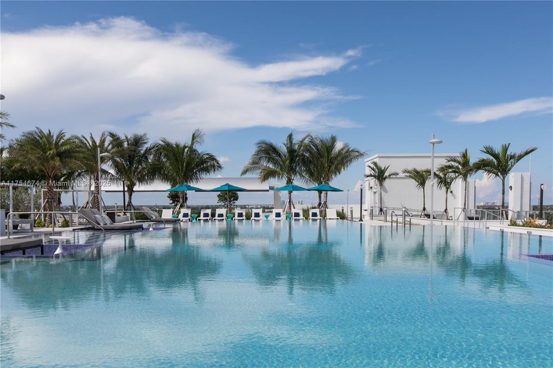 合同活跃: $1,230,500 (3 贝兹, 2 浴室, 1457 平方英尺)