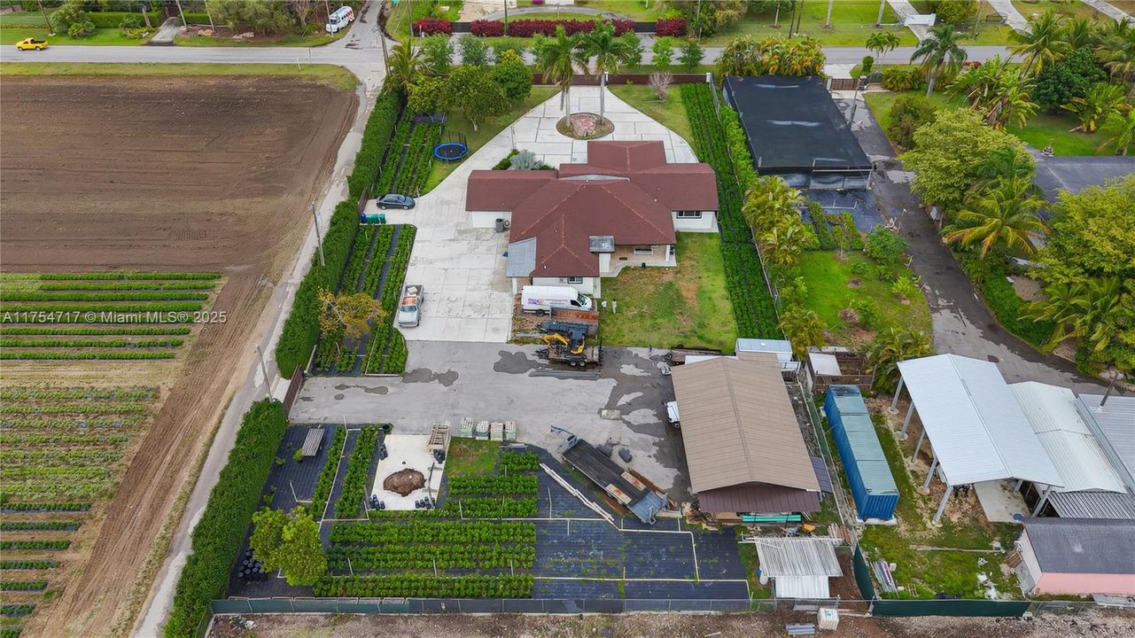 待售: $1,650,000 (4 贝兹, 3 浴室, 2474 平方英尺)