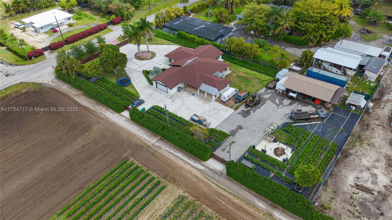 待售: $1,650,000 (4 贝兹, 3 浴室, 2474 平方英尺)