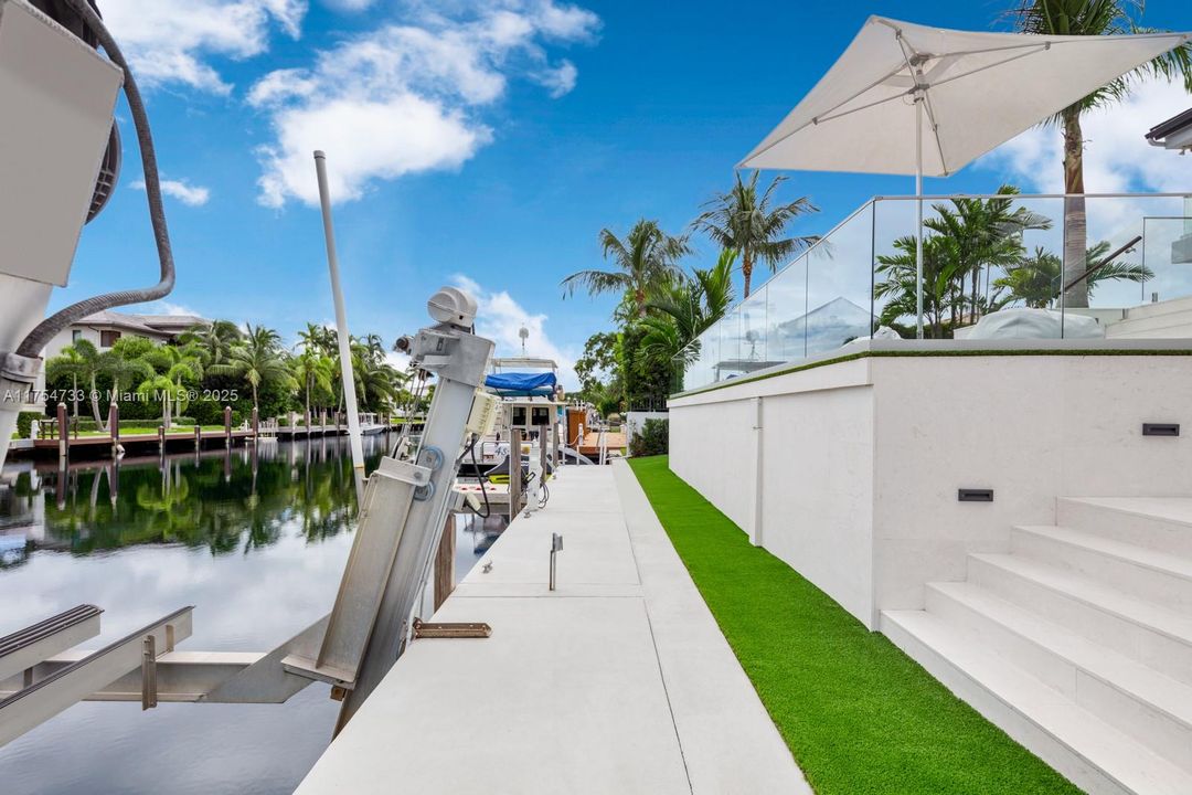 For Sale: $11,900,000 (6 beds, 5 baths, 5305 Square Feet)